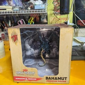 Dungeons & dragons bahamut miniature